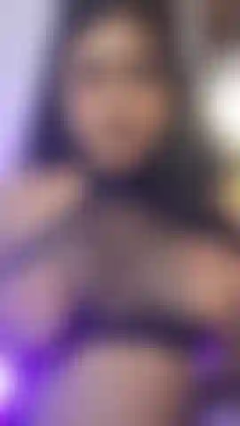 Salto e cuspo peitos.