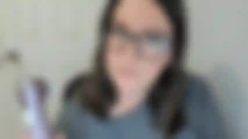 Uso um vibrador sugador de clitóris para me dar dois orgasmos insanos, me deixando completamente sem fôlego.