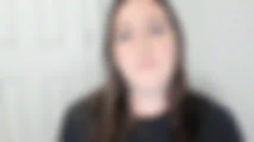 Observe meu rosto enquanto esfrego meu clitóris.