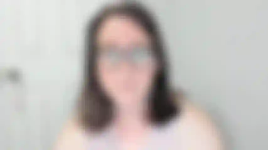 Mostrando meus pés meio sujos e te ignorando.