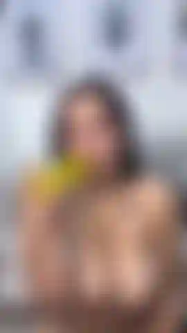 Quero seu pau grande na minha boca até você gozar.