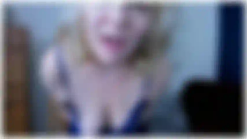 Filme personalizado para redney. Roleplay de madrasta, meias e lingerie, plug anal, dedilhando minha boceta, gozando e implorando por esperma no meu rosto close-up duas vezes.