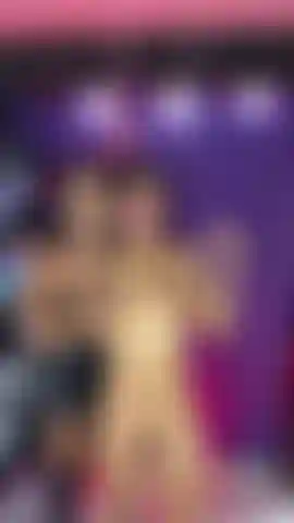 Gosta das tetas da escrava?