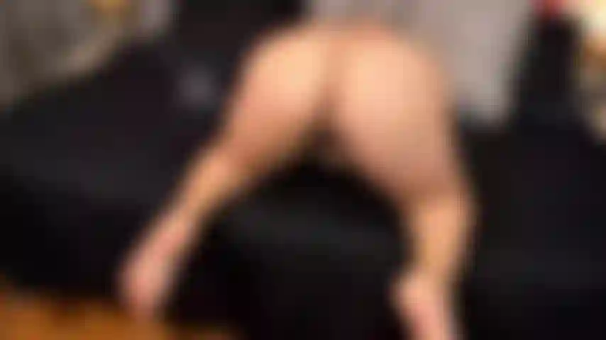 Dá palmadas e fode minha bunda mais gostosa.