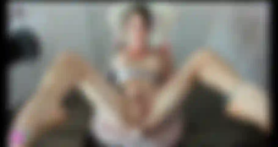 Sendo fodida com força.