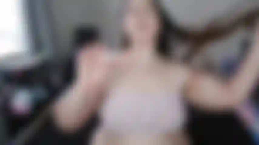 Veja-me mostrar minhas pernas e pés em diferentes posições solicitadas pelo usuário. Meus dedos pontudos fazem você babar? Meus arcos fazem você gemer? Sei que você adora ver meus graciosos músculos das pernas flexionarem.