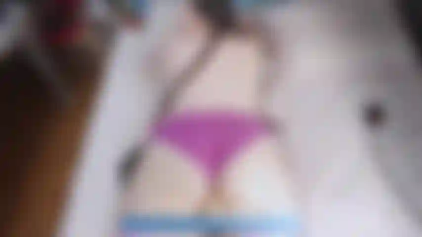 Pov: kaylee te observa enfiar o dedo no seu buraco virgem enquanto ela exibe suas axilas peludas e buceta molhada. Não fique nervoso para explorar sua próstata pela primeira vez, porque a kaylee está aqui para te encorajar!