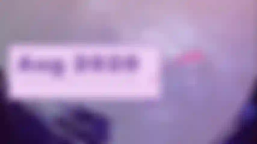 Você não gostaria de me ver com uma calça jeans que abraça minhas curvas e te faz babar? Opa! Não sabia que dava para ver tanto da minha tanga minúscula!