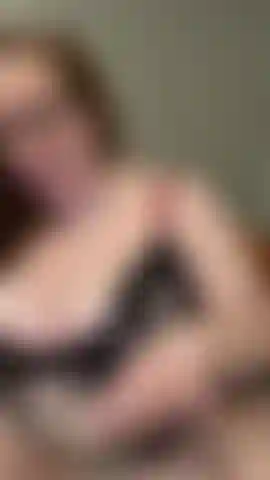 Líder viciada em peitos grandes deixa você gozar.