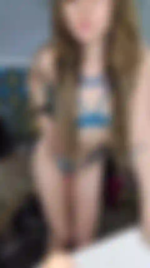 Provocando com joi e nudez. Bunda tremendo e peitinho quicando