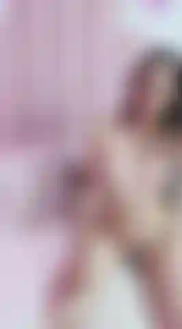 corps mince et apptissant, seins doux et cul doux