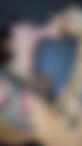 Momento exato em que o sêmen explode na minha boca e escorre.