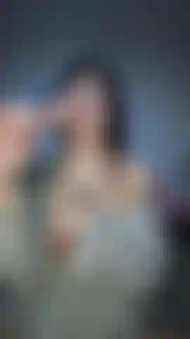 Chupando seu pau duro com sua boca cheia de sêmen.