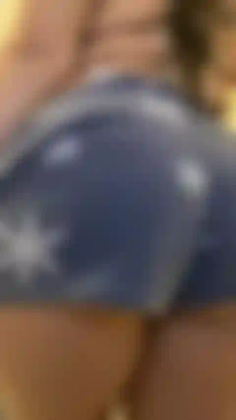 Provocando minha bunda.