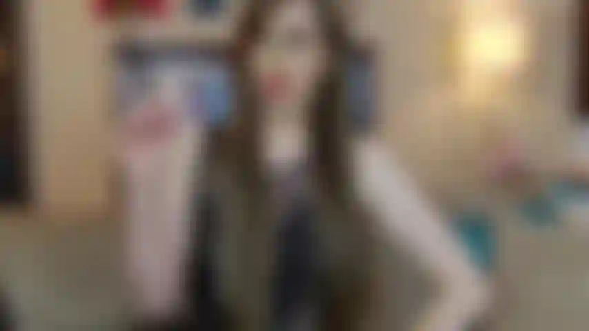 Dando instruções para um de meus fãs se masturbar enquanto sua esposa dorme ao lado dele. Tão viciada em minhas instruções que ele não tem medo de sua esposa acordar ao lado dele enquanto se masturba.