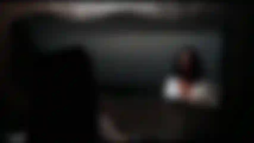 Me emociono quando sinto sua total submissão.