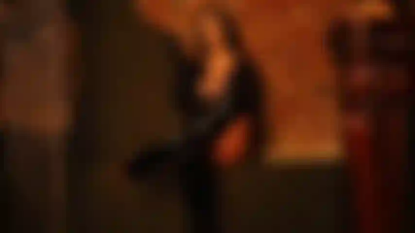 . Sempre tive paixão por lingerie e acessórios fetichistas - látex - couro - pvc vinil - salto alto e botas altas. Também adoro lingerie de renda e cetim, meia de náilon e meia-calça com sapato elegante. Lingerie sexy torna tudo melhor.