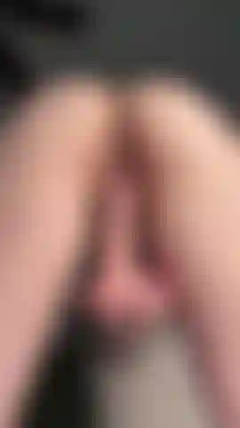 Me fodendo até minhas pernas tremerem.