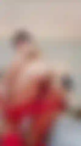 My hips move with purpose
knowing exactly what you want to see.