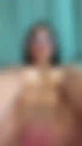 Minha buceta vermelha e molhada para você.