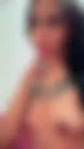 Venha chupar meus peitos, por favor.