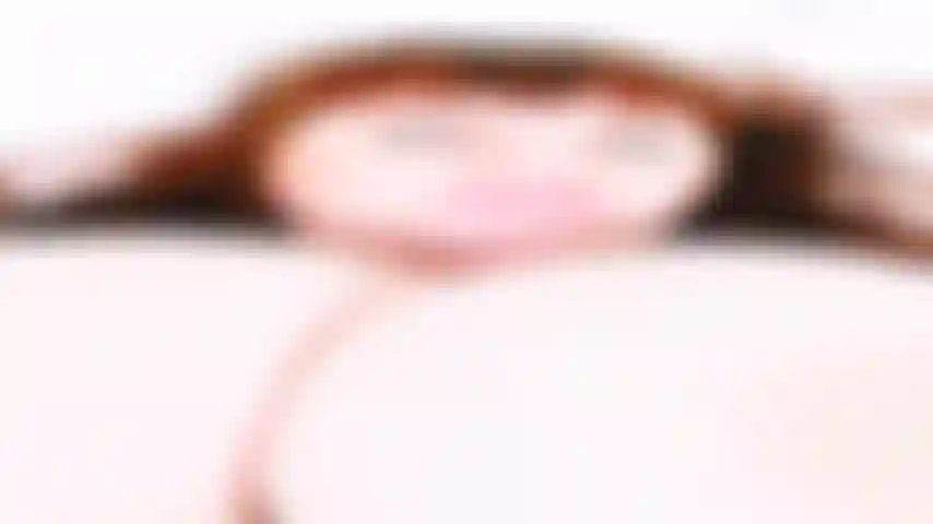 Enormes seios naturais adoram sensualidade.