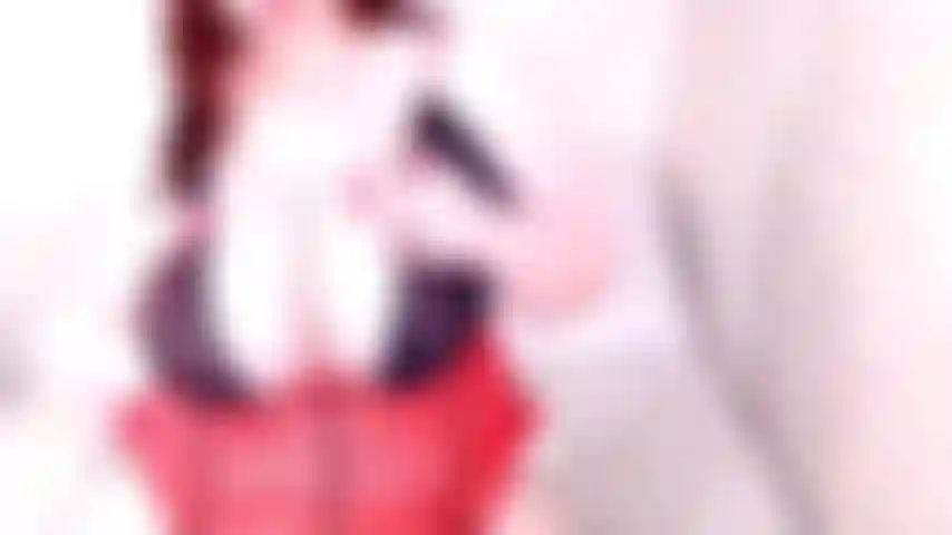 Usando um strapon pela primeira vez, fazendo topless.