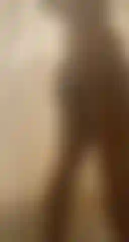 Bunda balançando buceta espreitando no banho de vapor.