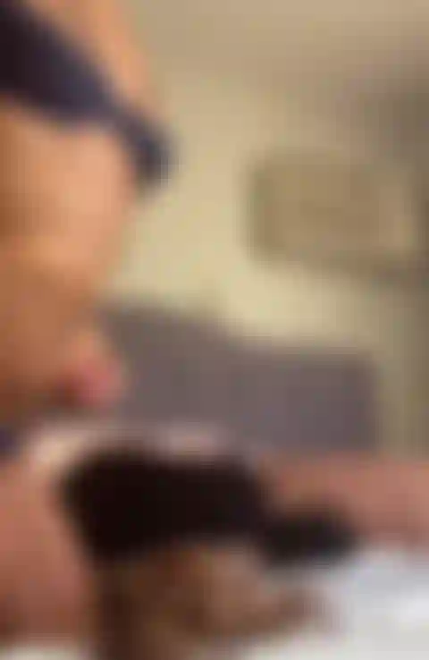 Kyla bumbum de bolha montando um torso de 10 polegadas.