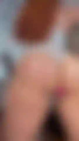 Uma bunda ótima cheia de óleo saltando, você pode saltar no seu pau se quiser?