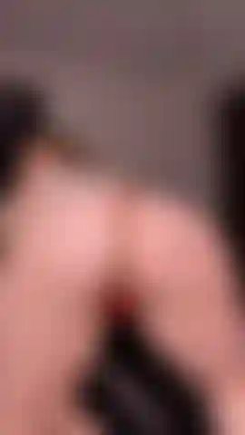 Quickie salta e fode por trás.