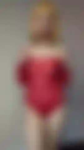 TEASER: Blonde temptress that knows exactly how to tease.