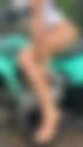 Fodendo minha buceta gostosa no meu quadriciclo.