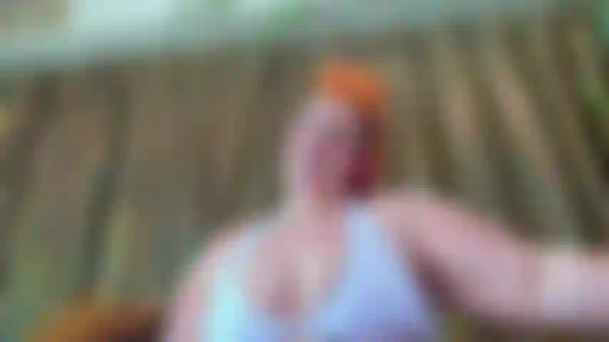 Adoração de músculos nu com lady coquine. Ela exibe seus grandes bíceps e até os mede, enquanto fala sobre te dominar completamente.#Bíceps #bigbiceps #músculo #musculosa #femdom #liftandcarry.