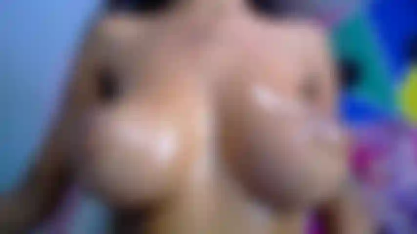 Olha como meus seios saltam.