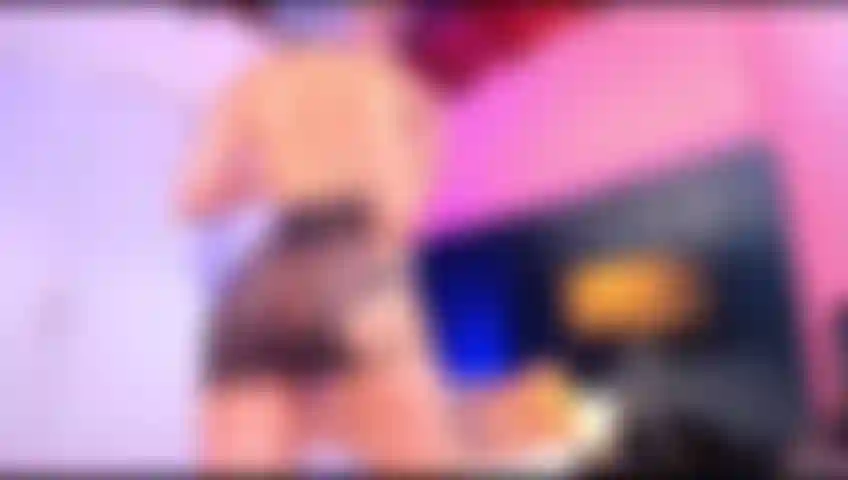 Te provocando, nua, corpo perfeito.