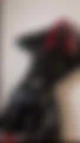 Boneca de nylon de borracha vermelha.