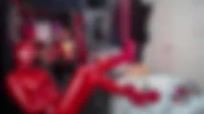 Mistress pegs travesti.