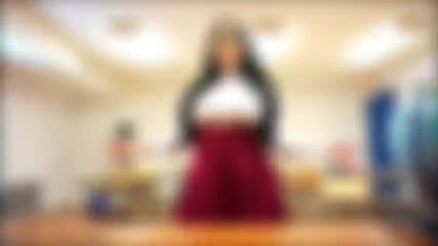 Cuzão em close na sala de aula.