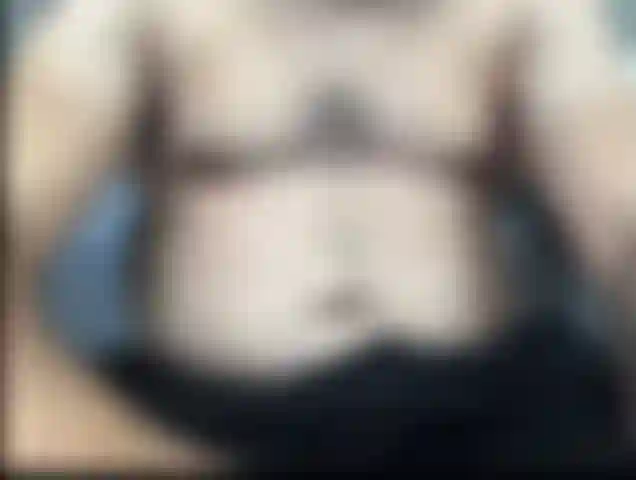 Meu pau está vermelho/violeta por causa da penetração -- minha barriga fica brilhando com pré-sêmen.