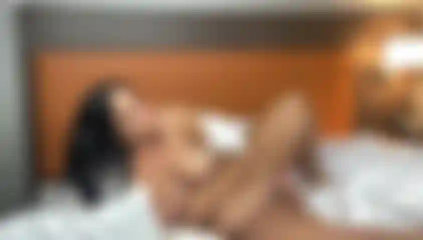 Bbw brinca com vibrador e goza.