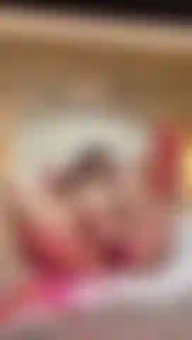 Muito molhada me fodendo para você.