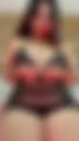 Fique excitada vendo como eu brinco com meu vibrador na minha buceta, meus peitos são para você.