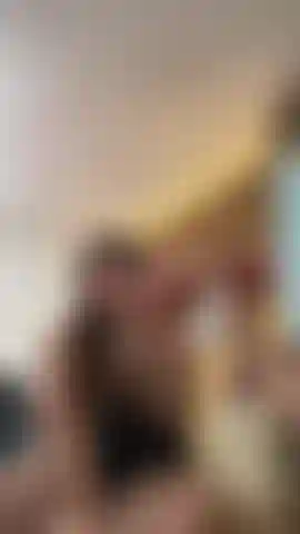 Massagem excitante com meus pés no seu pau e não perca de vista minha buceta.