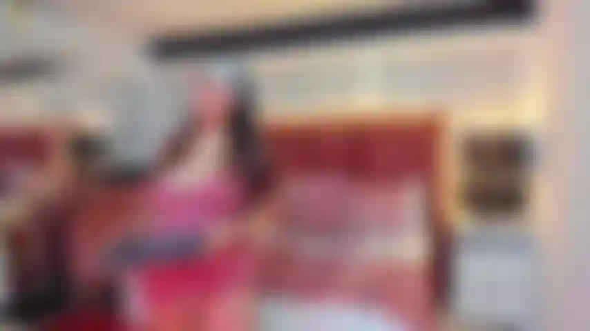 Meus encantos vão te excitar, abro minha bunda e me masturbo para você.