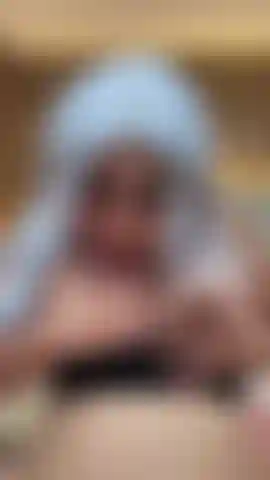 Queria que seu pau estivesse no meio dos meus peitos e escorresse na minha boca.