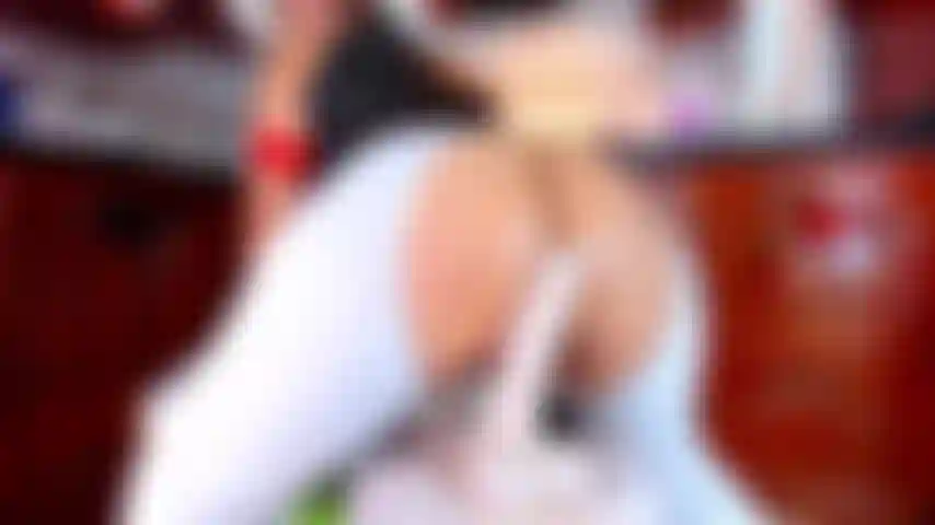 Montando seu pau, vaqueira.