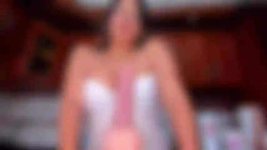 Vou colocar seu pau nas minhas tetas, ok?