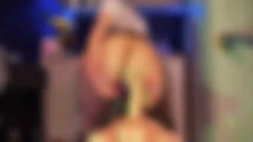 I want to bounce hard on your cock 🍑