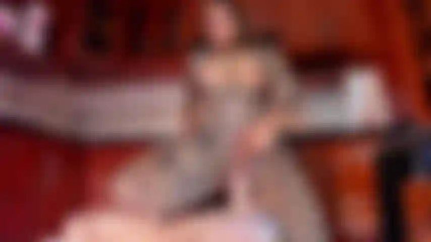 Pov, esfregando seu pau na minha buceta.